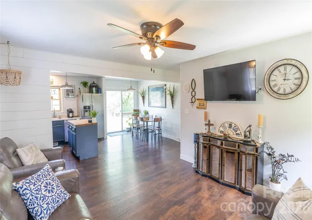 Photo 4 of Single family home for sale at 130 Beaverdam Hts Dr, Canton, NC 28716 | MLS# 4414210 | Listing updated on 2026-09-19