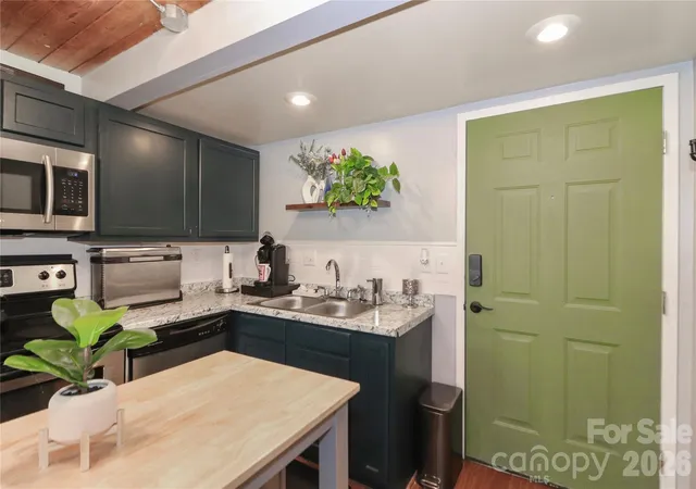 Listing Photo 1 - Condo for sale in building located at 201 S Hoskins Rd, Charlotte, NC 28208 - Unit #315