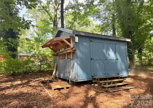 Photo 15 of Single family home for sale at 1801 Purser Dr, Charlotte, NC 28215 | MLS# 4414235 | Listing updated on 2026-09-08