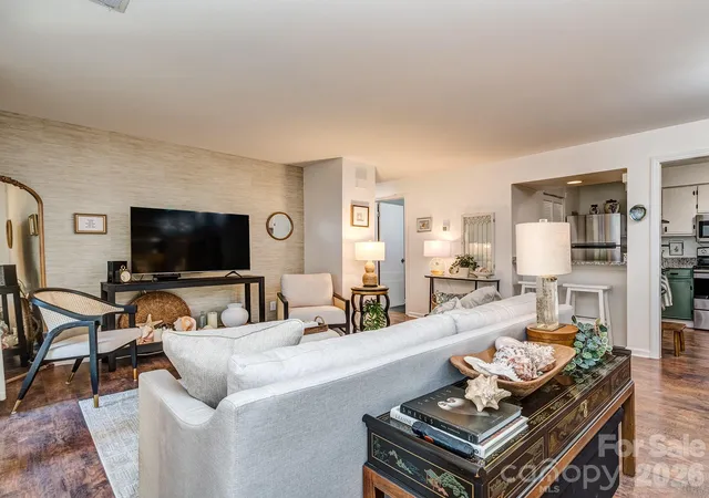 3rd image of 1052 Churchill Downs Ct #C, Charlotte, NC 28211 | MLS# 4414268