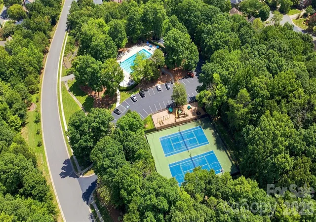 Photo 3 of Sale Pending at 6813 Wolf Run Dr, Charlotte, NC 28277 | MLS# 4414287 | Listing updated on 2026-09-04