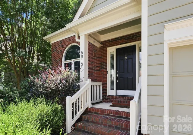 Photo 3 of Sale Pending at 6813 Wolf Run Dr, Charlotte, NC 28277 | MLS# 4414287 | Listing updated on 2026-09-04