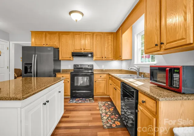 Photo 4 of Single family home for sale at 108 Nuthatch Tr, Brevard, NC 28712 | MLS# 4414298 | Listing updated on 2026-08-18