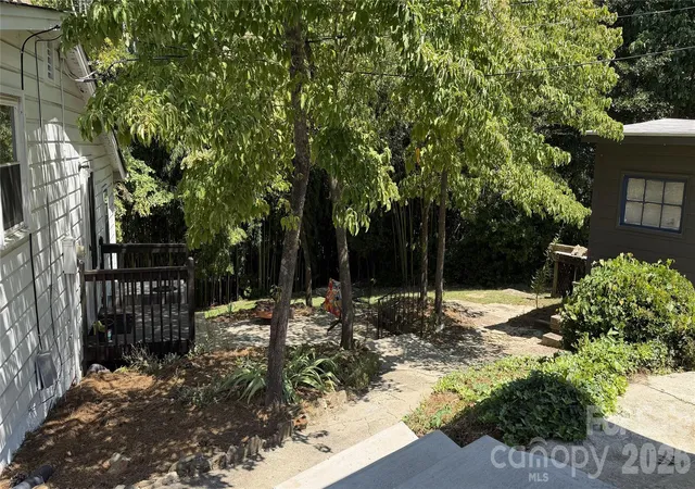 Photo 2 of Single family home for sale at 209 Auten Cir, Mount Holly, NC 28120 | MLS# 4414320 | Listing updated on 2026-10-04
