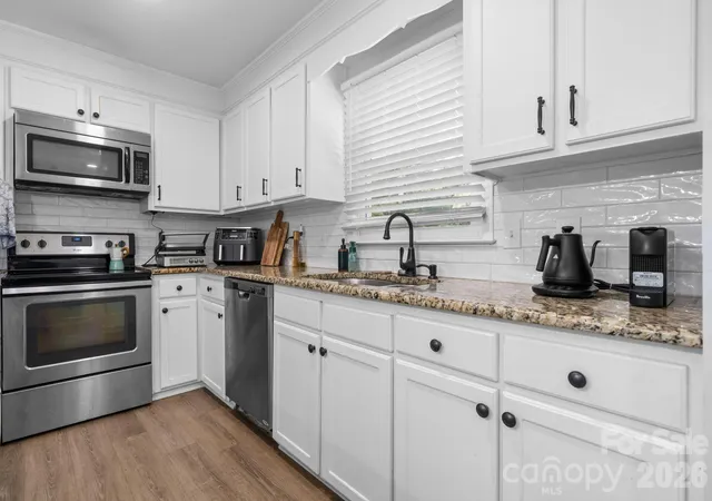 Photo 3 of Single family home for sale at 1197 Zion Church Rd, Hickory, NC 28602 | MLS# 4414366 | Listing updated on 2026-10-07