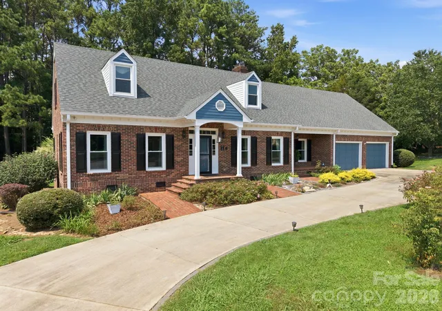 Photo 4 of Single family home for sale at 100 Arabian Ln, Salisbury, NC 28147 | MLS# 4414374 | Listing updated on 2026-10-04