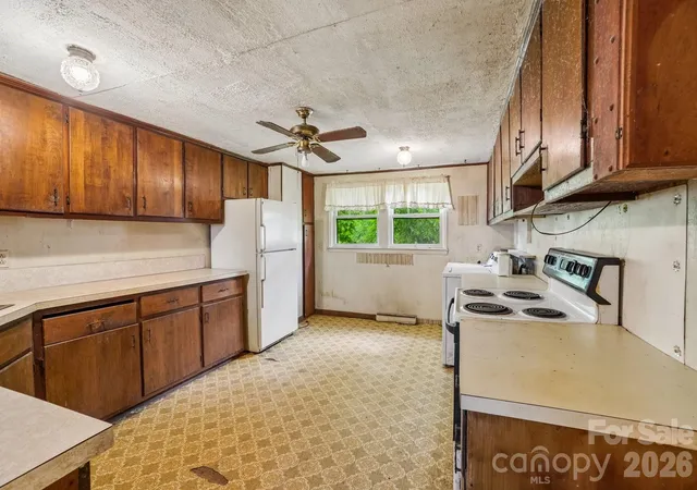 Photo 3 of Single family home for sale at 214 Sunset St NW, Lenoir, NC 28645 | MLS# 4414375 | Listing updated on 2026-10-09