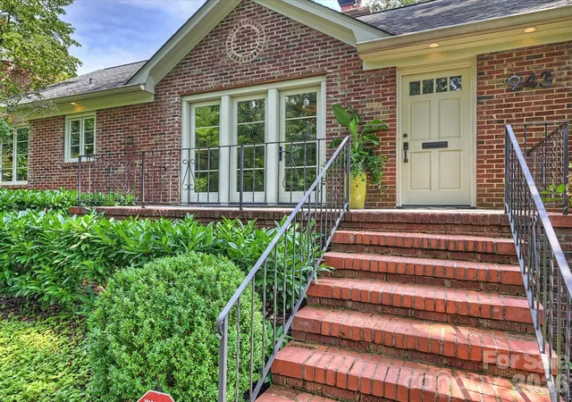 2nd image of 943 Romany Rd, Charlotte, NC 28203 | MLS# 4414377