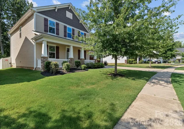 3rd image of 7513 Meridale Forest Dr, Charlotte, NC 28269 | MLS# 4414384