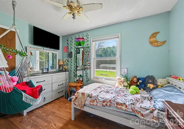 Photo 3 of Single family home for sale at 808 E Chestnut St, Stanley, NC 28164 | MLS# 4414388 | Listing updated on 2026-09-30