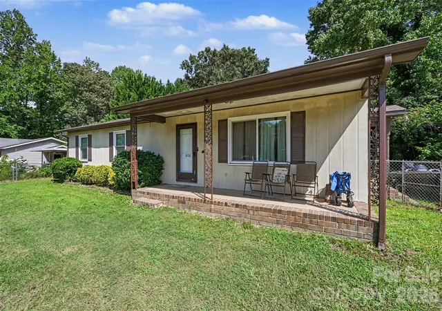 4th image of 808 E Chestnut St, Stanley, NC 28164 | MLS# 4414388