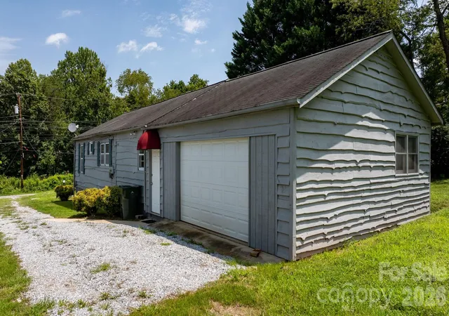 Photo 3 of Single family home for sale at 191 Power St, Hudson, NC 28638 | MLS# 4414389 | Listing updated on 2026-10-05