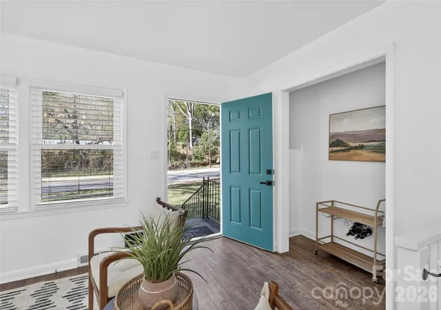 Photo 2 of Single family home for sale at 5412 Milhaven Ln, Charlotte, NC 28269 | MLS# 4414397 | Listing updated on 2026-10-23