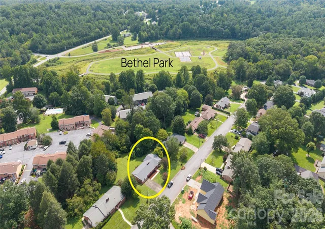 3rd image of 201 Woodlawn Dr, Morganton, NC 28655 | MLS# 4414420