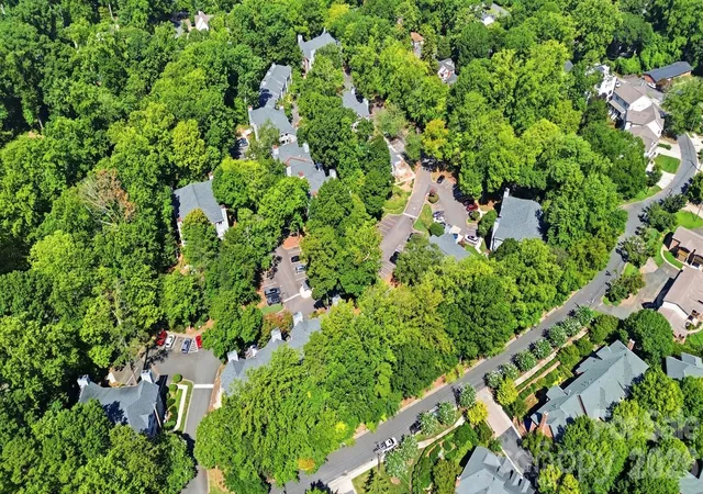 2nd image of 2510 Cranbrook Ln, Charlotte, NC 28207
