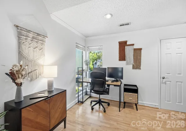 Listing Photo 5 - Condo for sale in building located at 2510 Cranbrook Ln, Charlotte, NC 28207 - Unit #6