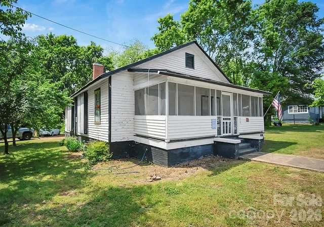 Photo 3 of Single family home for sale at 514 S Martin St, Shelby, NC 28150 | MLS# 4414432 | Listing updated on 2026-09-17