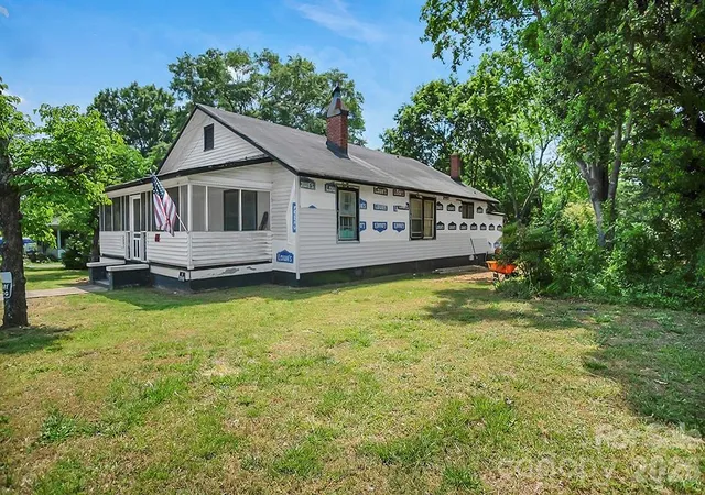 Photo 3 of Single family home for sale at 514 S Martin St, Shelby, NC 28150 | MLS# 4414432 | Listing updated on 2026-09-17