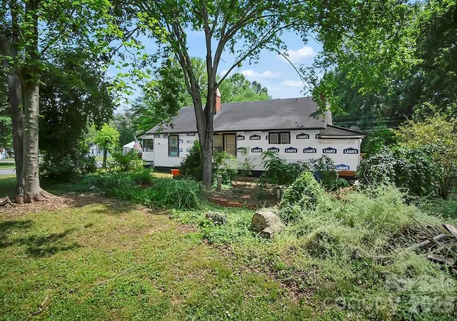 Photo 4 of Single family home for sale at 514 S Martin St, Shelby, NC 28150 | MLS# 4414432 | Listing updated on 2026-09-17