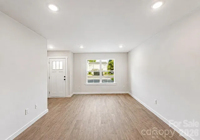 Photo 4 of House for sale at 1050 5th Street NE, Hickory, NC 28601 | MLS# 4414436 | Listing updated on 2026-08-20