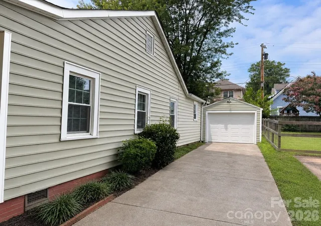 Photo 4 of Single family home for sale at 3407 Benard Ave, Charlotte, NC 28206 | MLS# 4414465 | Listing updated on 2026-09-06