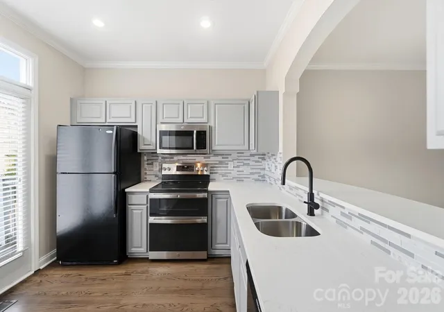 Photo 4 of Townhouse for sale at 817 W 4th Street, Charlotte, NC 28202 | MLS# 4414468 | Listing updated on 2026-08-15