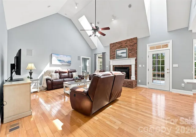 Photo 2 of Single family home for sale at 2290 Northview Harbour Dr, Sherrills Ford, NC 28673 | MLS# 4414469 | Listing updated on 2026-09-05