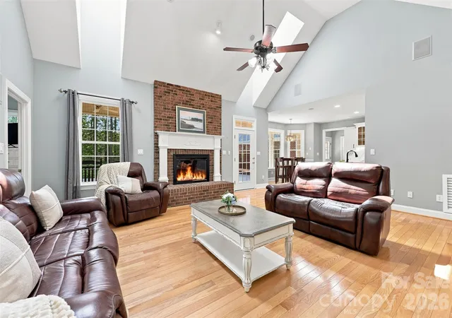 Photo 3 of Single family home for sale at 2290 Northview Harbour Dr, Sherrills Ford, NC 28673 | MLS# 4414469 | Listing updated on 2026-09-05
