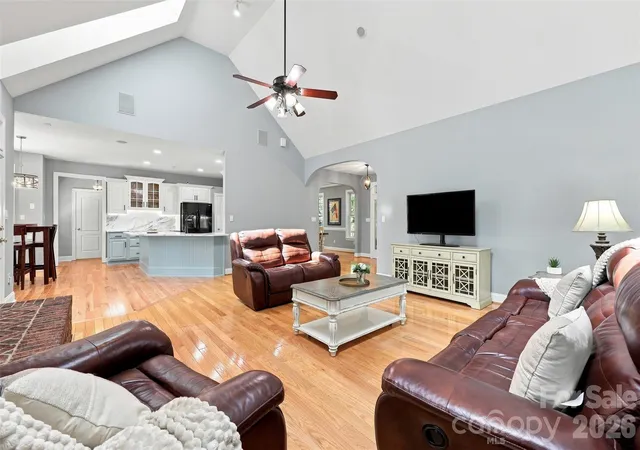 Photo 4 of Single family home for sale at 2290 Northview Harbour Dr, Sherrills Ford, NC 28673 | MLS# 4414469 | Listing updated on 2026-09-05