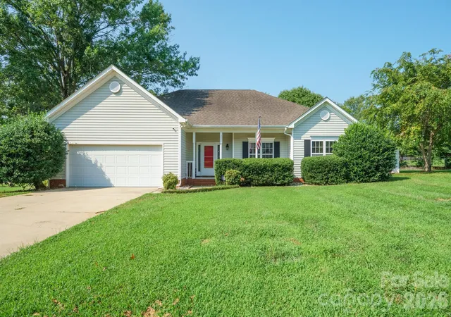 Photo 1 of Single family home for sale at 12524 Willow Grv Way, Huntersville, NC 28078 | MLS# 4414480 | Listing updated on 2026-09-29
