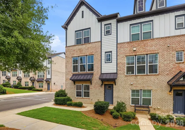 Photo 2 of Townhouse for sale at 604 Tudor Park Way, Charlotte, NC 28211 | MLS# 4414499 | Listing updated on 2026-10-09