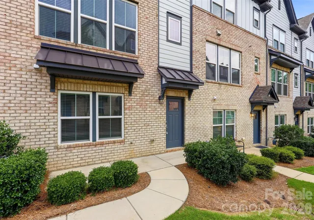 Photo 3 of Townhouse for sale at 604 Tudor Park Way, Charlotte, NC 28211 | MLS# 4414499 | Listing updated on 2026-10-09