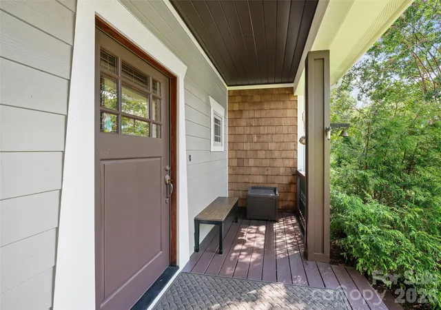Photo 3 of Single family home for sale at 6 Oak Springs Dr, Arden, NC 28704 | MLS# 4414524 | Listing updated on 2026-09-06