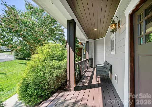 Photo 3 of Single family home for sale at 6 Oak Springs Dr, Arden, NC 28704 | MLS# 4414524 | Listing updated on 2026-10-09
