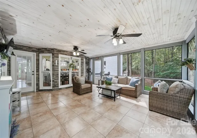 Photo 1 of Single family home for sale at 6253 Riviera Run Ests Dr, Hickory, NC 28601 | MLS# 4414547 | Listing updated on 2026-09-26
