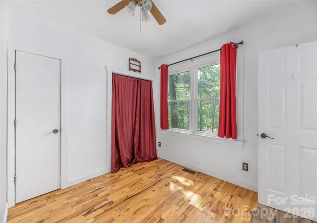 Photo 4 of Single family home for sale at 45 James Dr, Leicester, NC 28748 | MLS# 4414549 | Listing updated on 2026-08-15