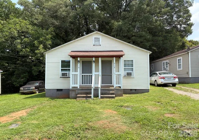 Photo 1 of Multi family home for sale at 715 Hunt St, Statesville, NC 28677 | MLS# 4414553 | Listing updated on 2026-08-21