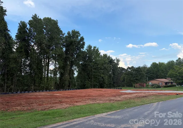 Photo 3 of Single family home for sale at 183 Bevis Ln, Statesville, NC 28677 | MLS# 4414559 | Listing updated on 2026-08-15