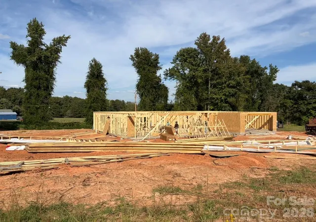 Photo 3 of Single family home for sale at 183 Bevis Ln, Statesville, NC 28677 | MLS# 4414559 | Listing updated on 2026-10-07