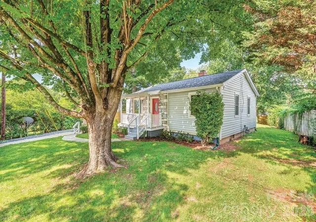 33rd image of 4 La Rue St, Asheville, NC 28806 | MLS# 4414587