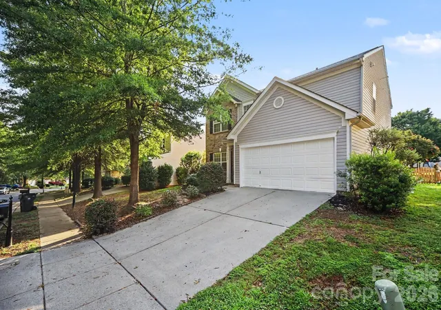Photo 2 of Single family home for sale at 10035 Barrands Ln, Charlotte, NC 28278 | MLS# 4414588 | Listing updated on 2026-10-08