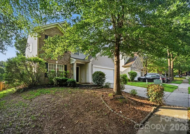 Photo 4 of Single family home for sale at 10035 Barrands Ln, Charlotte, NC 28278 | MLS# 4414588 | Listing updated on 2026-10-08