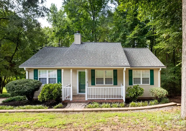 Photo 1 of Single family home for sale at 820 Se Clearview Ct, Concord, NC 28025 | MLS# 4414589 | Listing updated on 2026-09-18