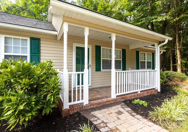 Photo 2 of Single family home for sale at 820 Se Clearview Ct, Concord, NC 28025 | MLS# 4414589 | Listing updated on 2026-09-18