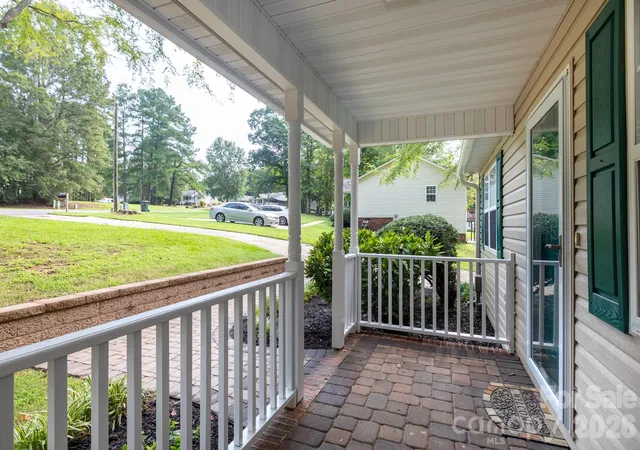 Photo 3 of Single family home for sale at 820 Se Clearview Ct, Concord, NC 28025 | MLS# 4414589 | Listing updated on 2026-09-18