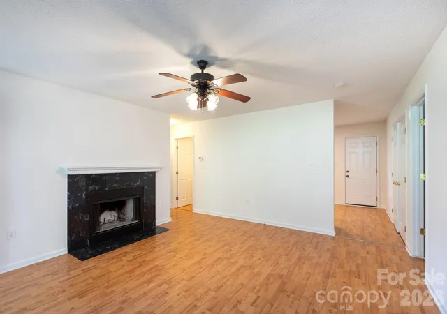 Photo 3 of Single family home for sale at 820 SE Clearview Ct, Concord, NC 28025 | MLS# 4414589 | Listing updated on 2026-09-18