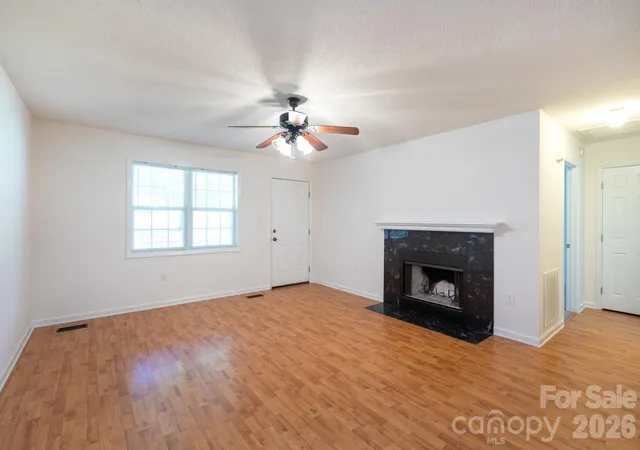 Photo 4 of Single family home for sale at 820 SE Clearview Ct, Concord, NC 28025 | MLS# 4414589 | Listing updated on 2026-09-18