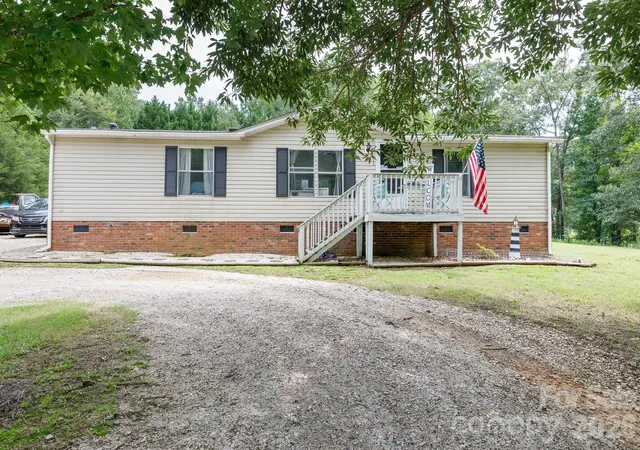 Photo 2 of Sale Pending at 120 Creekstone Ln, York, SC 29745 | MLS# 4414611 | Listing updated on 2026-08-28