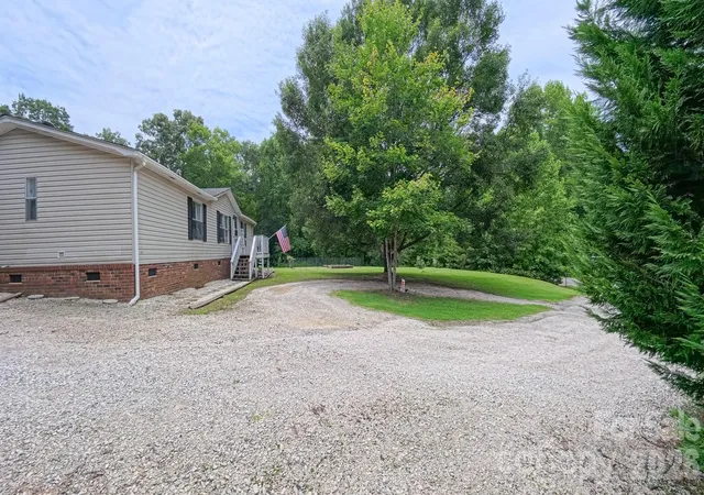 Photo 3 of Sale Pending at 120 Creekstone Ln, York, SC 29745 | MLS# 4414611 | Listing updated on 2026-08-28