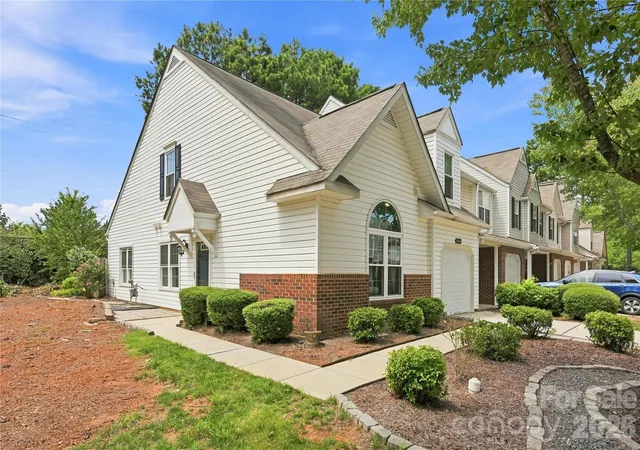 2nd image of 9609 Jack Russell Ct, Charlotte, NC 28269 | MLS# 4414629